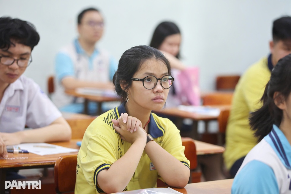 Kỳ thi tốt nghiệp đầu tiên theo chương trình mới: “Cái bẫy” của 2+2 - 1 Kỳ thi tốt nghiệp đầu tiên theo chương trình mới: “Cái bẫy” của 2+2 - 1