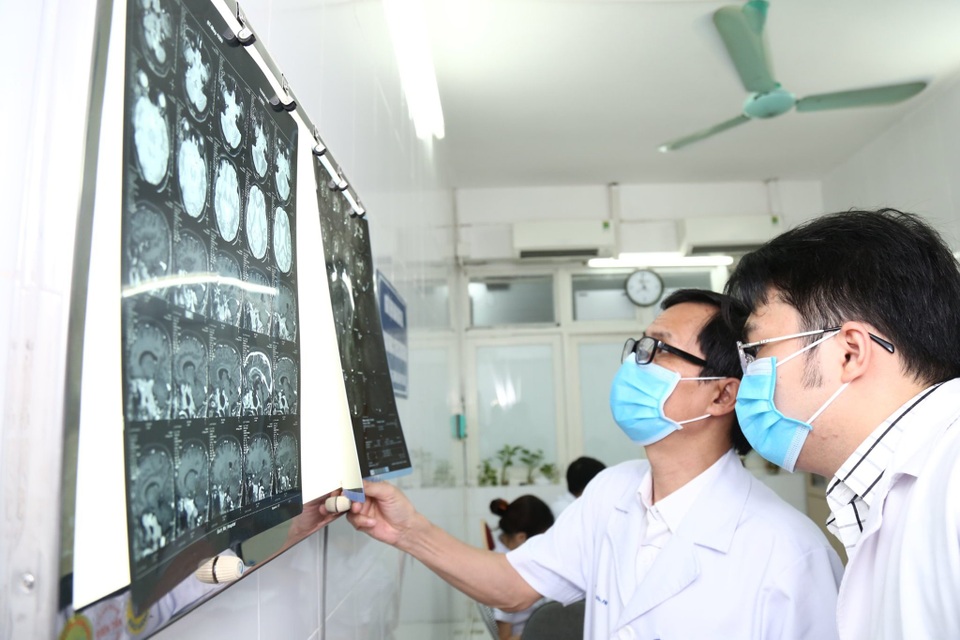Hoảng với khối phình mạch máu não khổng lồ - 1 Hoảng với khối phình mạch máu não khổng lồ - 1