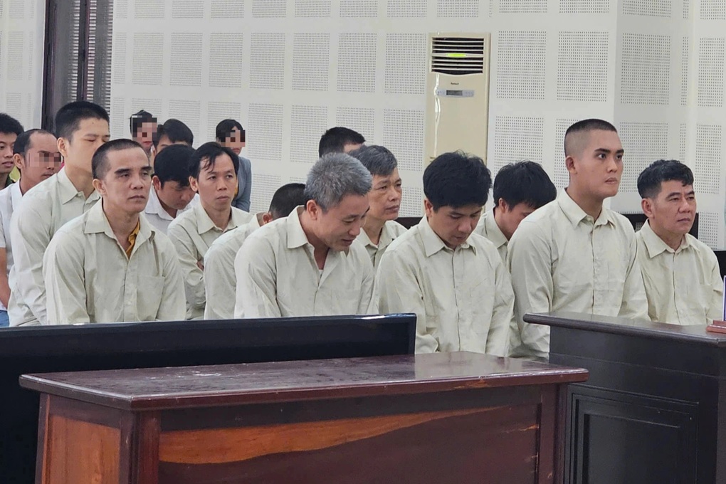 Cấu kết in 1,6 triệu cuốn sách giáo khoa giả, 13 bị cáo lĩnh án - 1 Cấu kết in 1,6 triệu cuốn sách giáo khoa giả, 13 bị cáo lĩnh án
