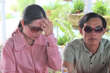 Nỗi đau của người mẹ khóc thương con đến hỏng mắt