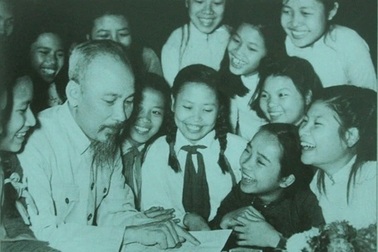 “Bác Hồ, người là niềm tin thiết tha nhất”