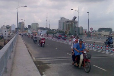 Chính thức thông xe cầu Nguyễn Văn Cừ