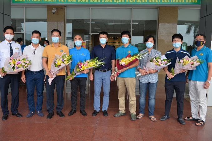 Toàn bộ phi hành đoàn chuyến bay VN6 từ Guinea Xích đạo về nước âm tính với SARS-CoV-2 - Ảnh 3. Toàn bộ phi hành đoàn chuyến bay VN6 từ Guinea Xích đạo về nước âm tính với SARS-CoV-2 - Ảnh 3.