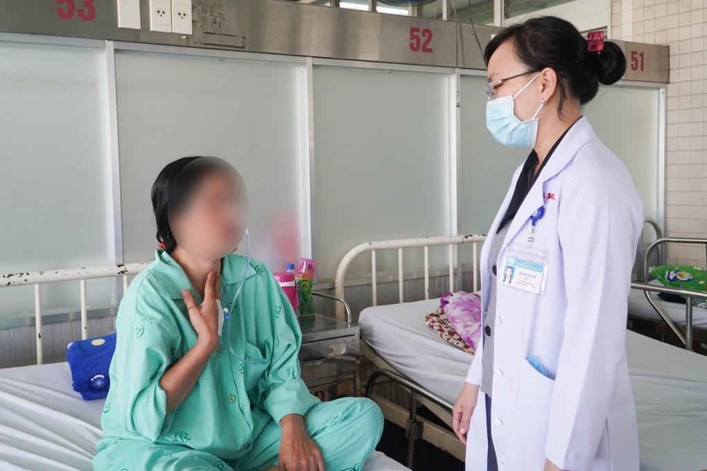 Người đàn ông lâm nguy khi ăn chim cút nhai luôn xương - 3 Người đàn ông lâm nguy khi ăn chim cút nhai luôn xương - 3