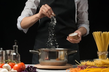 Mẹo ăn giảm muối người Việt nào cũng cần biết để không rước bệnh vào người