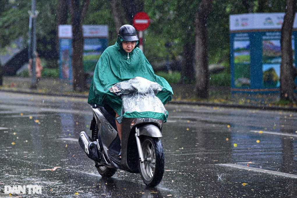 Hà Nội sắp đón mưa dông, rét đậm - 1