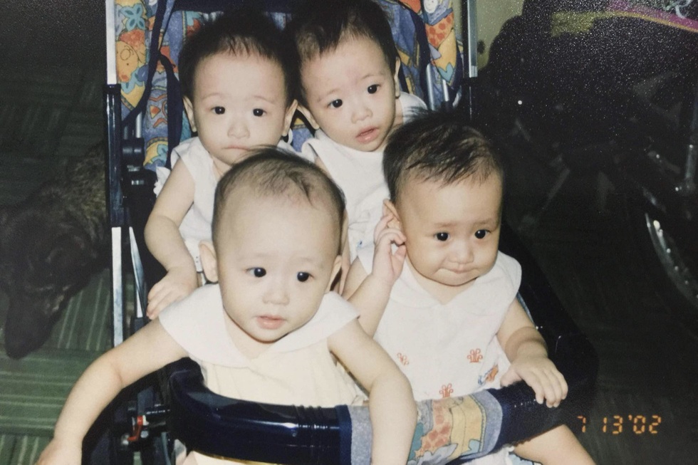 Chị em sinh tư gây sốt vì xinh đẹp: Hy hữu chuyện bố là bác sĩ đỡ đẻ cho mẹ - 4 Chị em sinh tư gây sốt vì xinh đẹp: Hy hữu chuyện bố là bác sĩ đỡ đẻ cho mẹ - 4