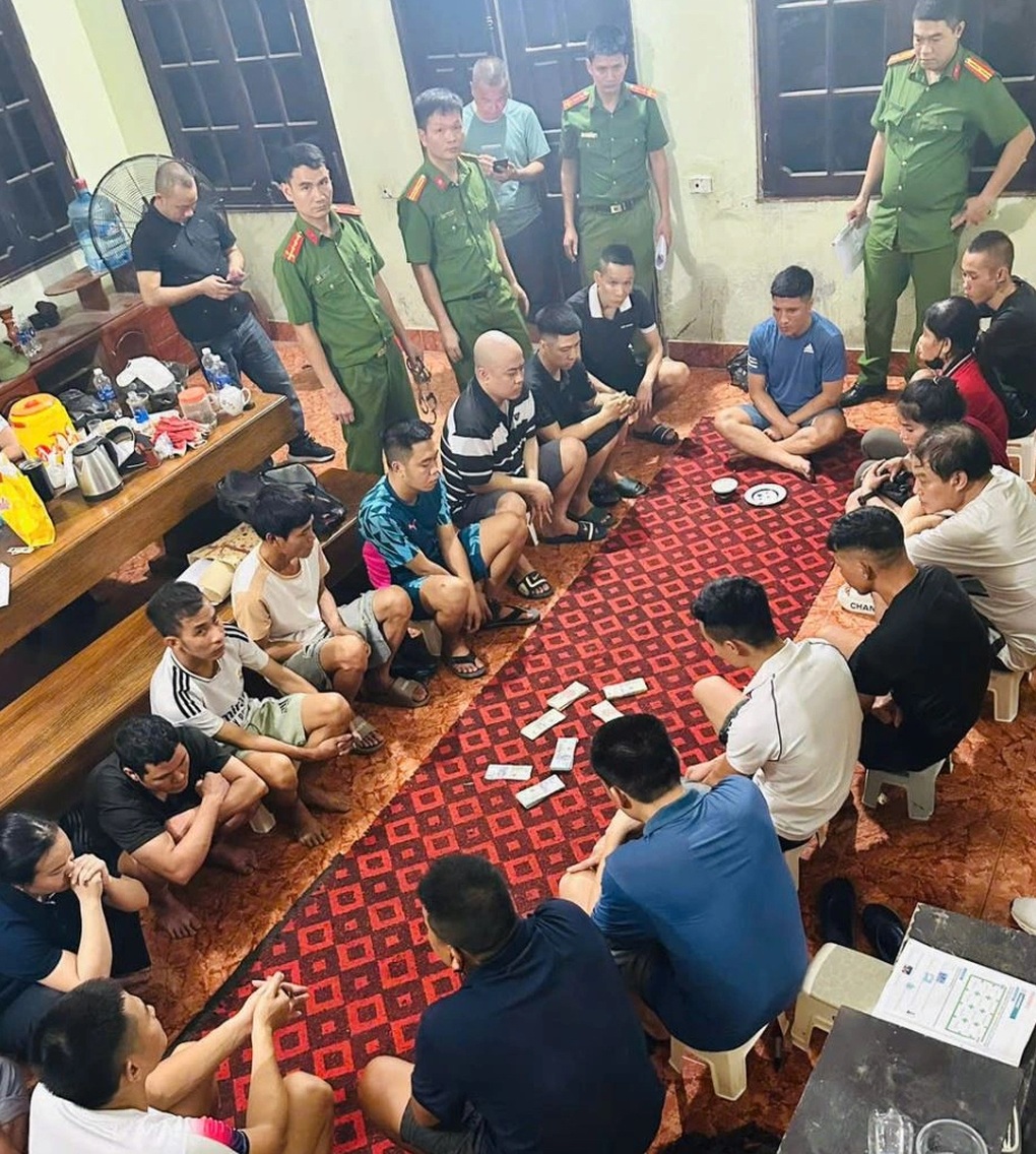 Triệt phá sới bạc quy mô lớn ở Phú Thọ, kêu gọi một đối tượng đầu thú - 1 Triệt phá sới bạc quy mô lớn ở Phú Thọ, kêu gọi một đối tượng đầu thú - 1