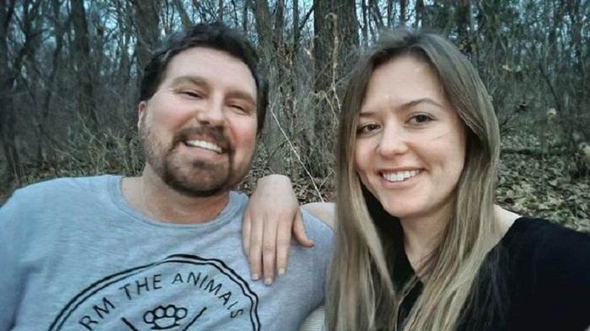 Tình yêu sét đánh của cặp đôi chênh lệch 28 tuổi - 1