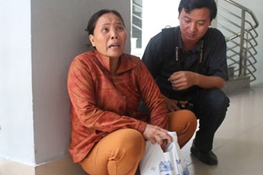 Côn đồ truy sát 5 người trong nhà