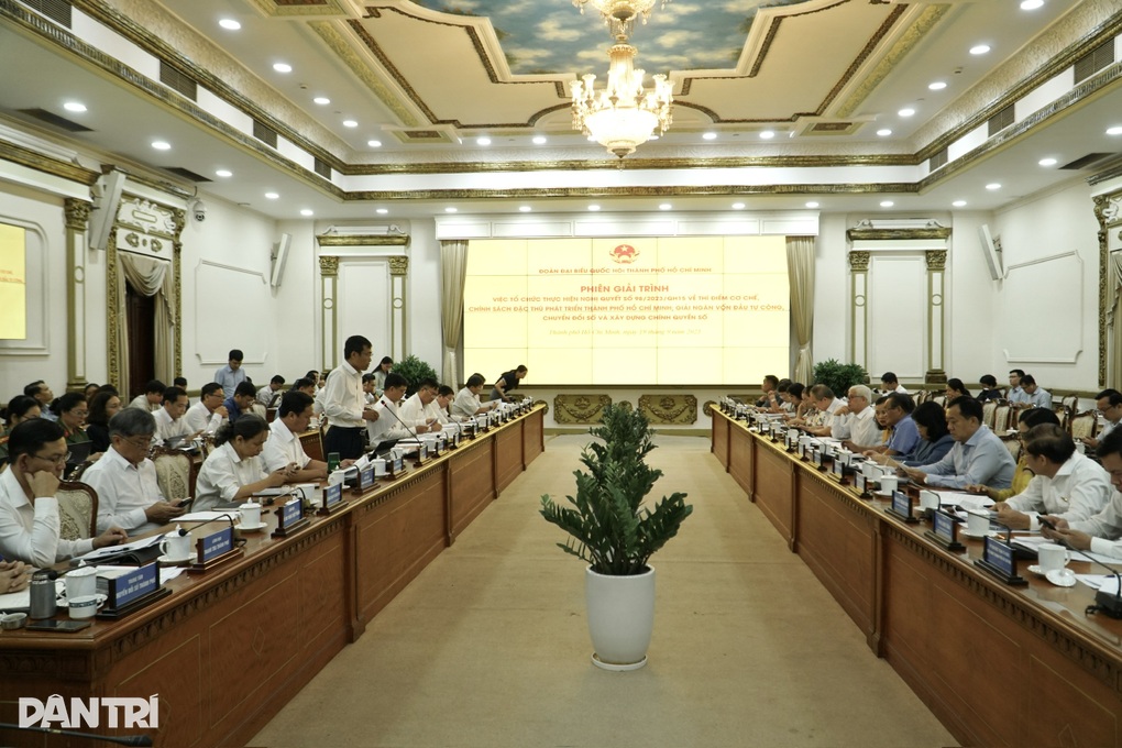 Trưởng Đoàn ĐBQH TPHCM: Tăng giải ngân đầu tư công để thúc đẩy tăng trưởng - 2 Trưởng Đoàn ĐBQH TPHCM: Tăng giải ngân đầu tư công để thúc đẩy tăng trưởng - 2