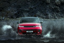 Range Rover Sport mới ra mắt bằng màn trình diễn ngoạn mục