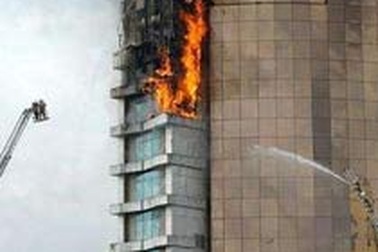 Cao ốc “cái bật lửa” tại Kazakhstan bốc cháy 