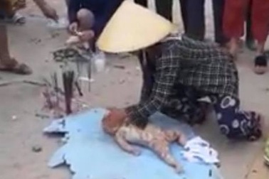 Phát hiện 2 thi thể trôi dạt trên biển nghi do lũ cuốn