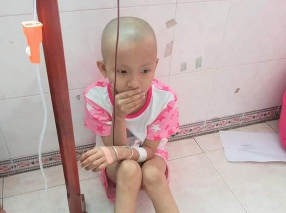 Bé gái 1 quả thận ước mơ thành họa sĩ được bạn đọc giúp đỡ hơn 125 triệu đồng - 1 Bé gái 1 quả thận ước mơ thành họa sĩ được bạn đọc giúp đỡ hơn 125 triệu đồng - 1