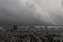 Mưa như trút nước suốt 24 giờ, Hà Nội ngập khắp nơi, giao thông tê liệt