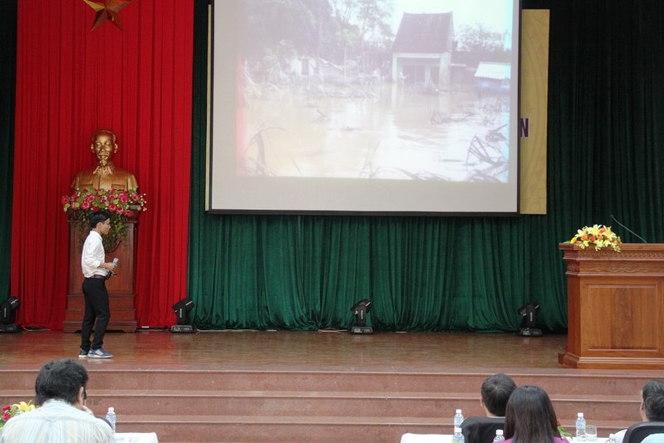 Trường ĐH Quy Nhơn trao giấy khen đến sinh viên nghiên cứu khoa học - 1 Trường ĐH Quy Nhơn trao giấy khen đến sinh viên nghiên cứu khoa học - 1