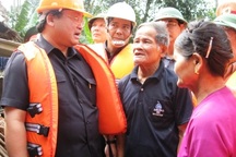 Hỗ trợ dân vùng lũ Hà Tĩnh 100 tỷ đồng và 1.000 tấn gạo