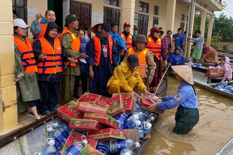 Vì sao Hoài Linh hoãn trao 1,5 tỷ đồng cho người dân vùng lũ Quảng Bình