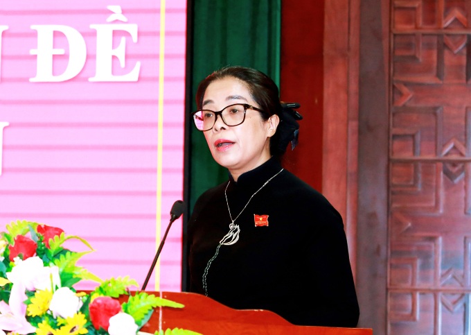 Chủ tịch HĐND tỉnh Huỳnh Thị Chiến Hòa phát biểu tại kỳ họp