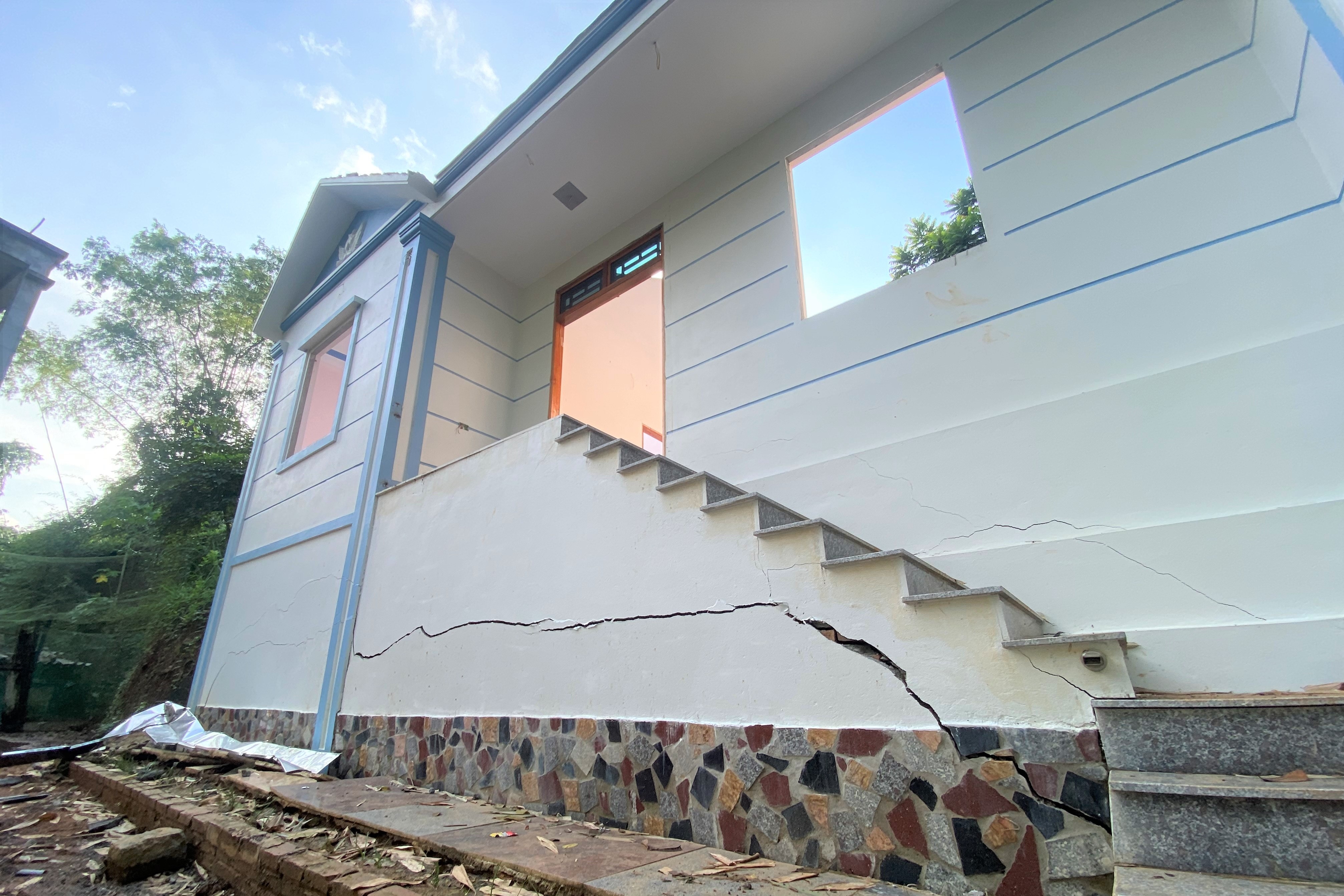 Risiko tanah longsor meruntuhkan rumah, warga Hoa Binh khawatir tinggal di tempat lain - 6 Nguy cơ sạt lở đổ sập nhà, người dân ở Hòa Bình thấp thỏm cảnh ở nhờ - 6