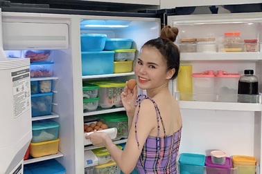 Người phụ nữ thay đổi thói quen cũ bảo quản thức ăn lâu ngày trong mùa dịch