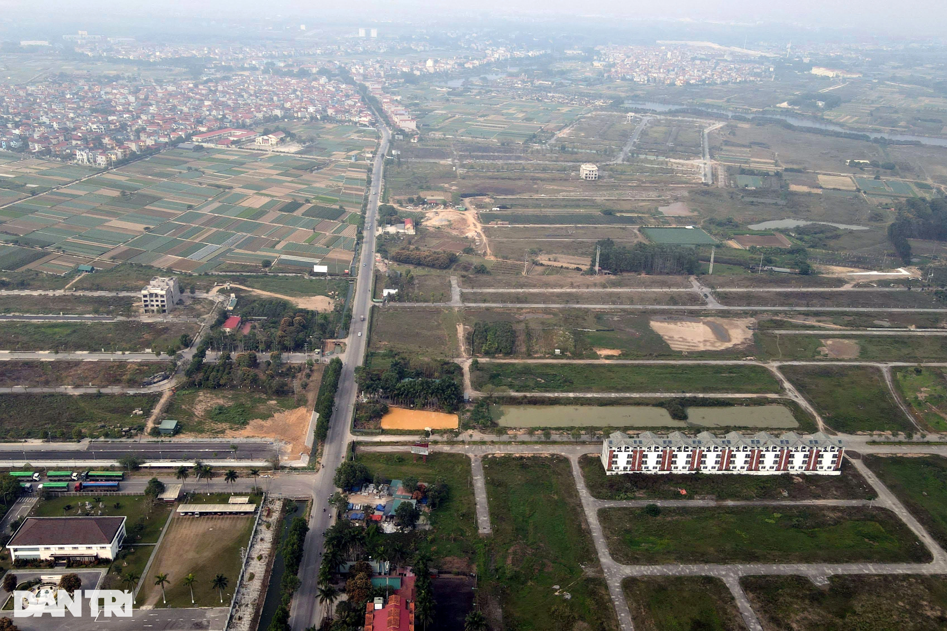 Nhiều khu đô thị đã có cả thập kỷ vẫn để chăn thả bò, trồng cỏ ở Mê Linh - 1 Nhiều khu đô thị đã có cả thập kỷ vẫn để chăn thả bò, trồng cỏ ở Mê Linh - 1