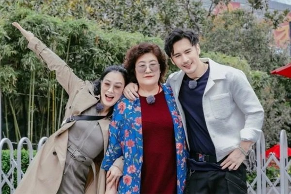 Mỹ nhân Chung Lệ Đề khóc vì hôn nhân không dễ thở với chồng kém 12 tuổi - 5 Mỹ nhân Chung Lệ Đề khóc vì hôn nhân không dễ thở với chồng kém 12 tuổi - 5