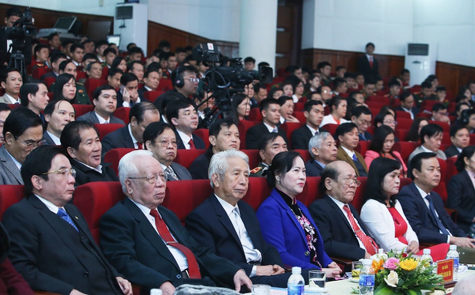 Kỷ niệm 90 năm thành lập Đảng: Người lớn nêu gương, tuổi trẻ quyết viết tiếp trang sử hào hùng - 3 Kỷ niệm 90 năm thành lập Đảng: Người lớn nêu gương, tuổi trẻ quyết viết tiếp trang sử hào hùng - 3
