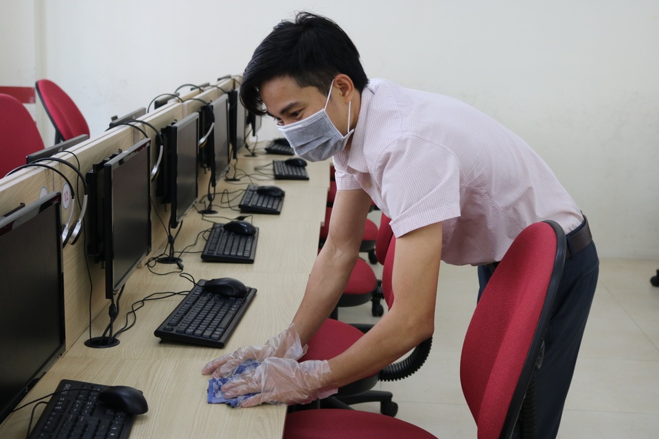 Hà Tĩnh: Giáo viên, phụ huynh hối hả dọn vệ sinh để đón học sinh trở lại - 4 Hà Tĩnh: Giáo viên, phụ huynh hối hả dọn vệ sinh để đón học sinh trở lại - 4