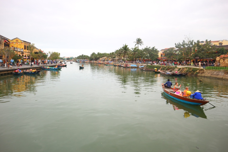 Hội An: Dịch vụ chèo đò cũng vắng khách vì dịch corona - 1 Hội An: Dịch vụ chèo đò cũng vắng khách vì dịch corona - 1