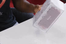 Video mở hộp chiếc iPhone đặc biệt có giá lên đến 40.320 USD