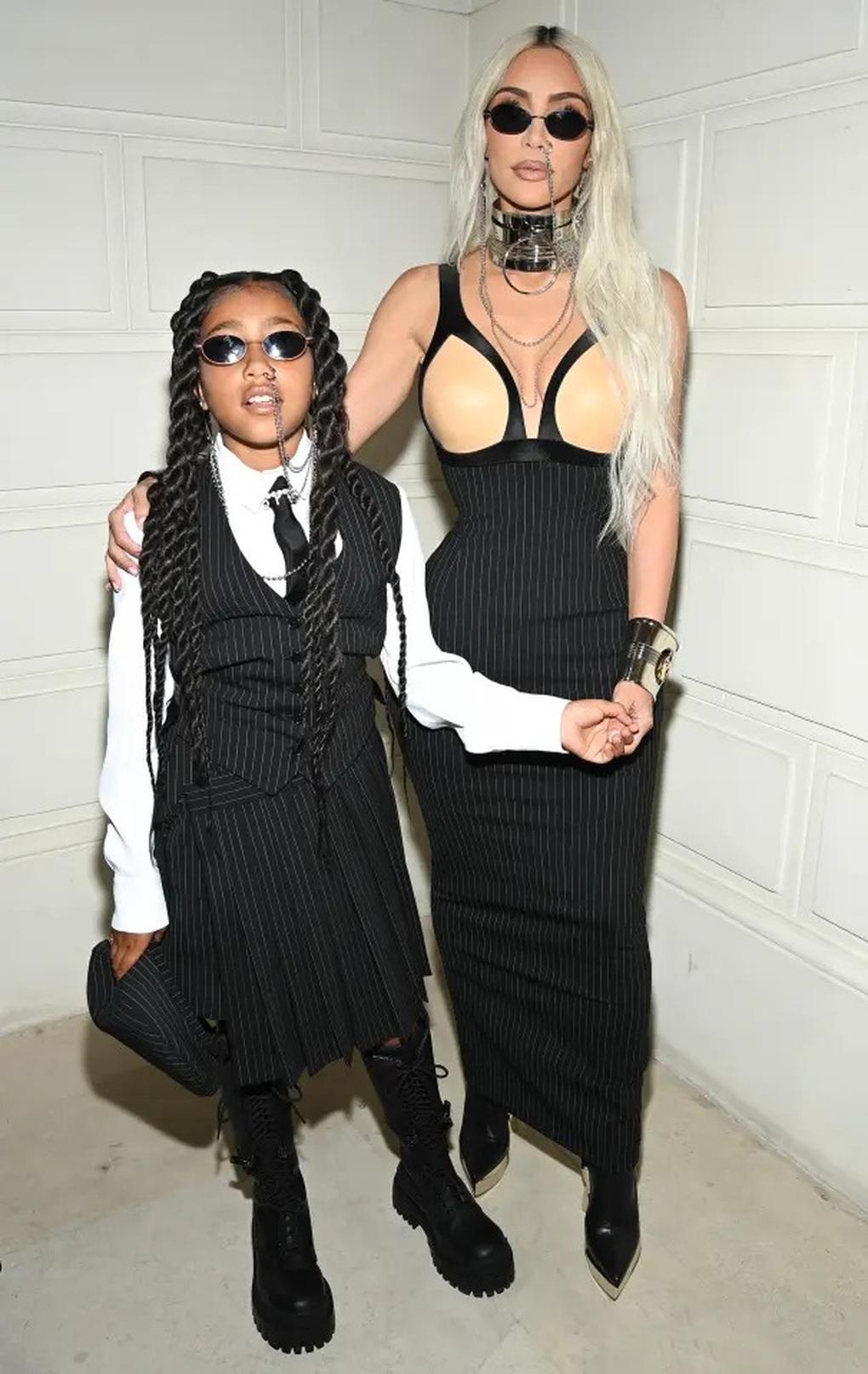 Con gái 12 tuổi của tỷ phú Kim Kardashian bọc răng bằng vàng, kim cương - 3
