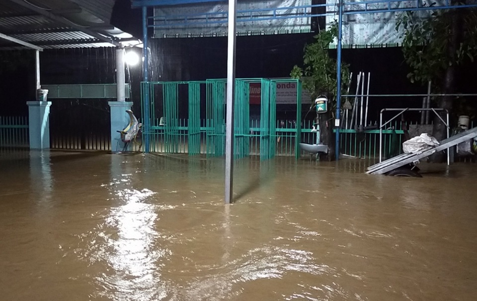 Nhiều thủy điện xả lũ, sơ tán dân trước 17h chiều 10/10 - 1 Nhiều thủy điện xả lũ, sơ tán dân trước 17h chiều 10/10 - 1