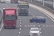 Mới lấy bằng, nữ tài xế 'hồn nhiên' lái ngược chiều giữa đường cao tốc