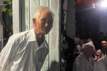 Vụ sạt lở làm 2 vợ chồng bị vùi lấp ở Đà Lạt: Cha già đón con về trong mưa