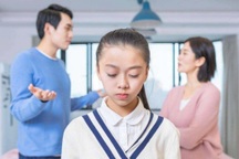 Con gái 16 tuổi nói tối ngủ nhà bạn trai, bố trả lời khiến dân mạng nể phục