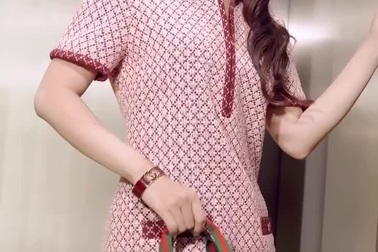 Chi Pu thường xuyên diện hàng hiệu