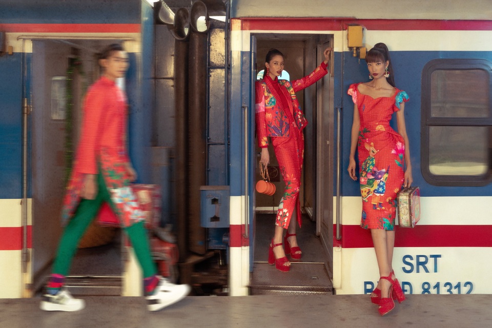 Dàn chân dài rực rỡ sắc màu đón năm mới - 5