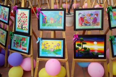 Triển lãm tranh thiện nguyện “Xuân yêu thương” giúp đỡ học sinh nghèo