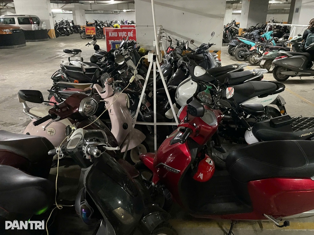 Lại thêm một chung cư ở Hà Nội cấm người dân gửi xe điện - 1