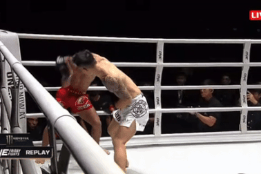 Võ sĩ Việt Nam tung liên hoàn đấm, thắng knock-out ở giải đấu danh giá