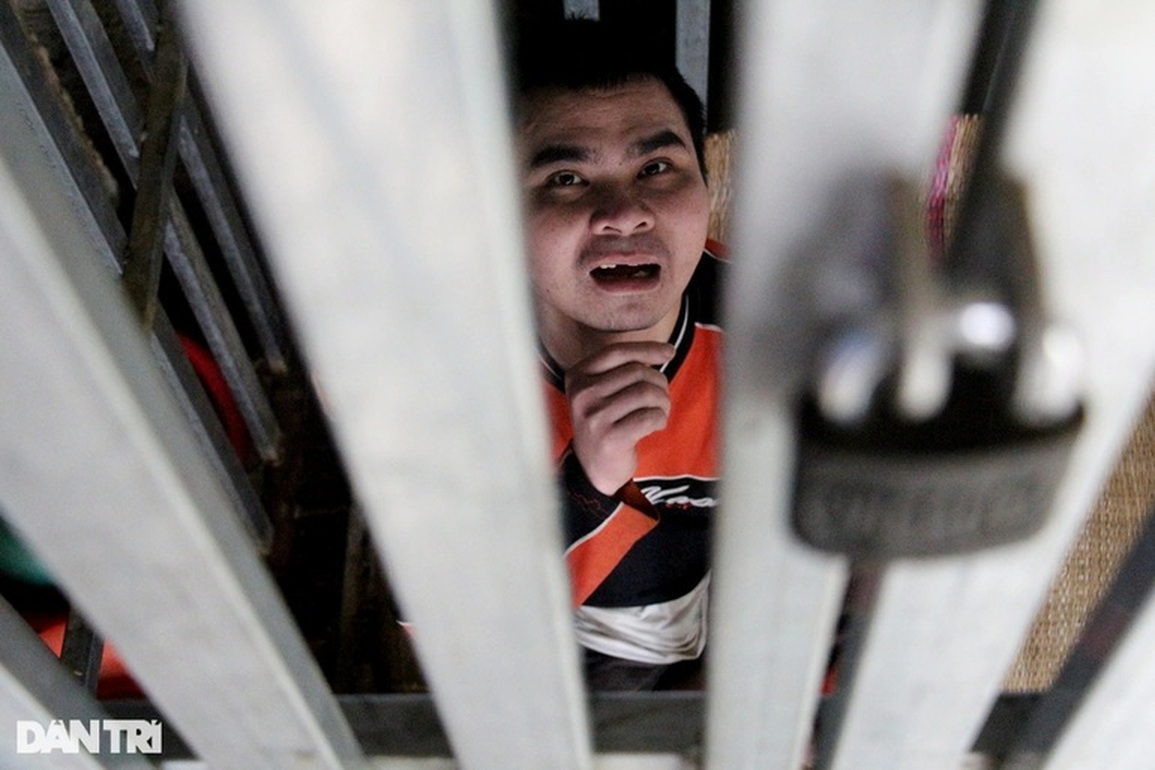 Bạn đọc Dân trí tiếp tục giúp đỡ gia đình gần 20 năm nhốt con trong cũi sắt - 2 Bạn đọc Dân trí tiếp tục giúp đỡ gia đình gần 20 năm nhốt con trong cũi sắt - 2