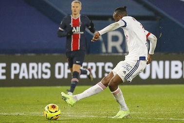 Neymar chấn thương nặng, PSG thua sốc trước Lyon trên sân nhà