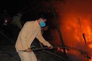 Cháy dữ dội sát Vườn quốc gia Vũ Quang