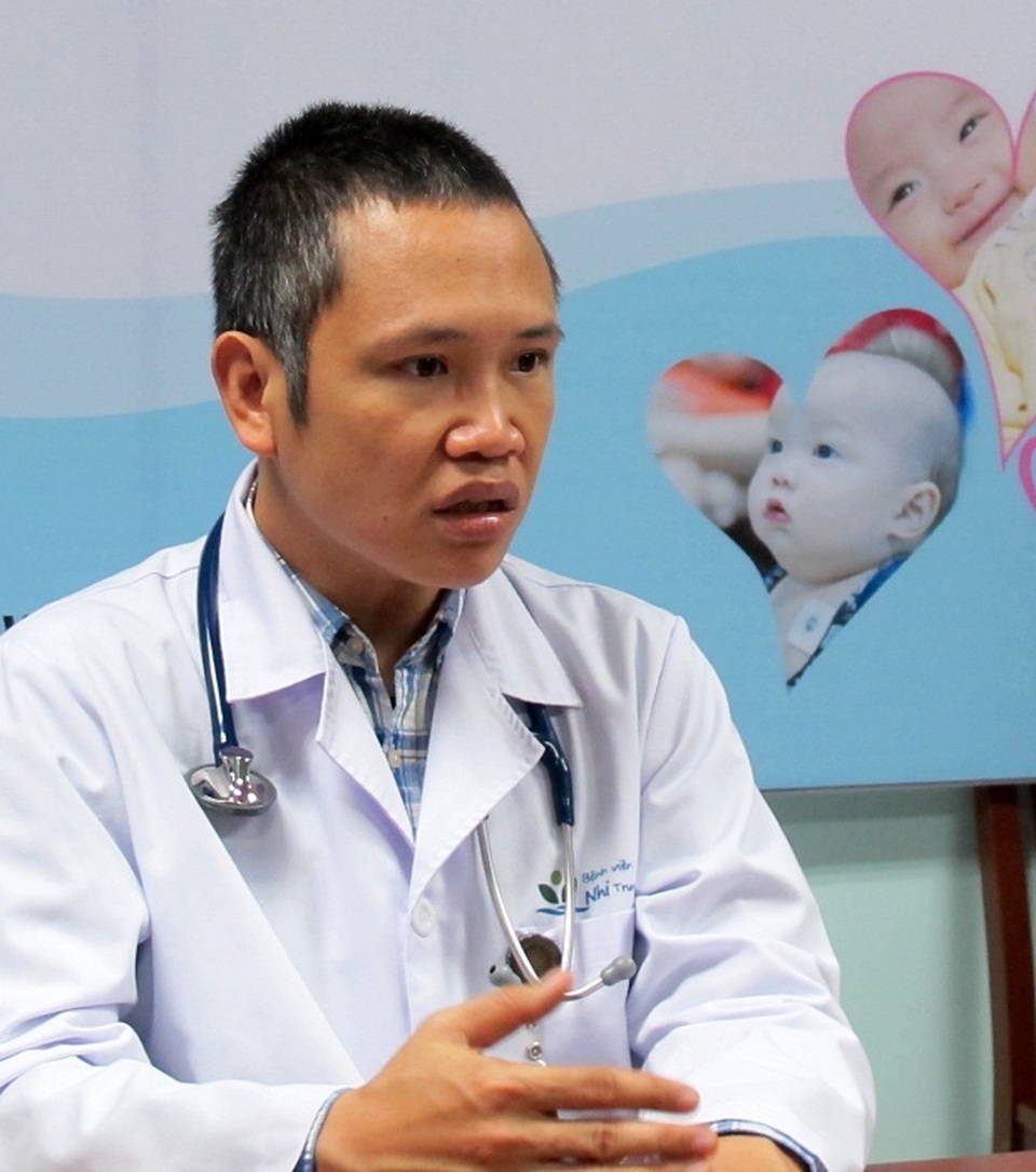 Soi kính lúp mổ cứu bé sơ sinh người Lào mắc bệnh tim phức tạp - 2 Soi kính lúp mổ cứu bé sơ sinh người Lào mắc bệnh tim phức tạp - 2