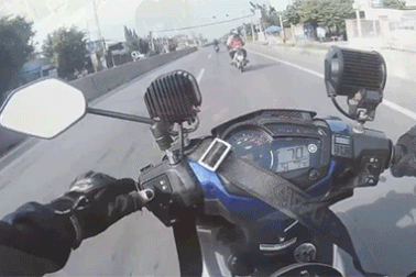 Kỹ năng lái xe của "phượt thủ" - Hình thức và khoe mẽ?