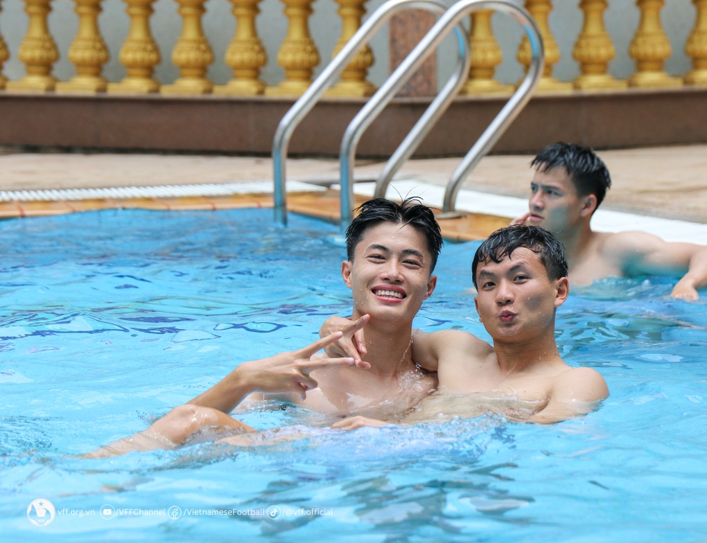 Được nghỉ cả ngày, U22 Việt Nam thư giãn trong… phòng tập - 10 Được nghỉ cả ngày, U22 Việt Nam thư giãn trong… phòng tập - 10