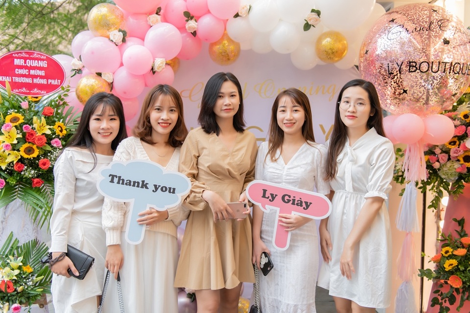 Kỷ niệm 8 năm thành lập, LY GIÀY “Sale khủng đồng giá 99k-199k” - 4 Kỷ niệm 8 năm thành lập, LY GIÀY “Sale khủng đồng giá 99k-199k” - 4