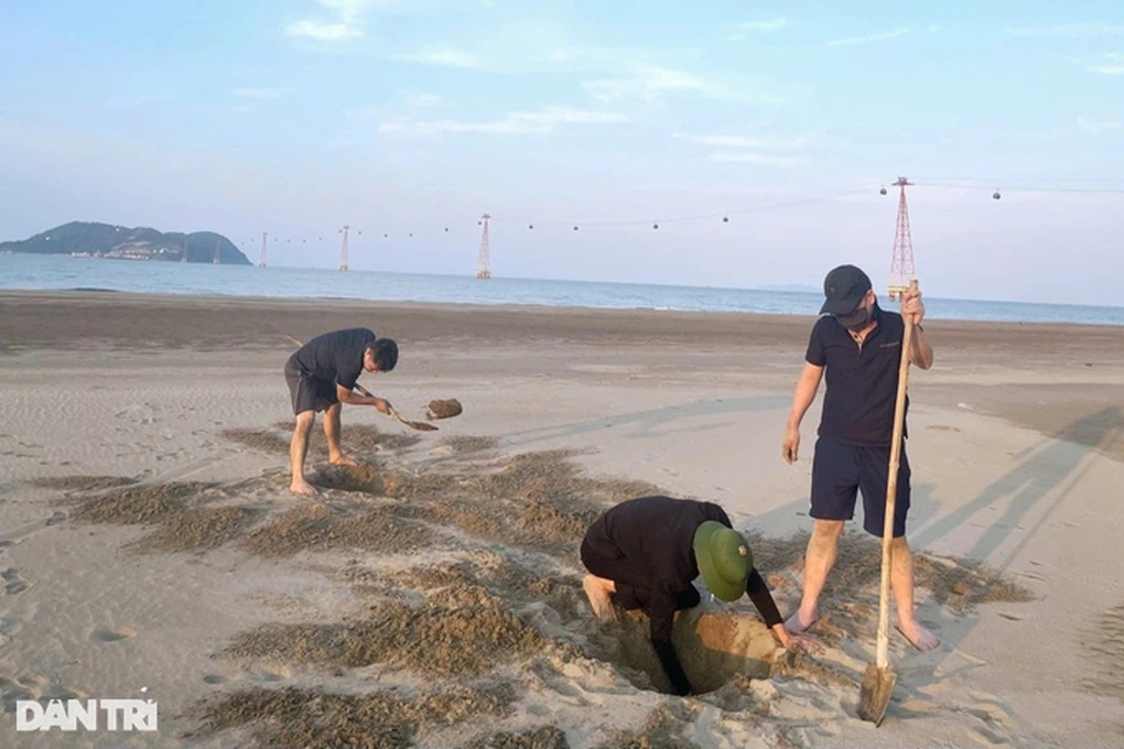 Người dân có thể đào tiền triệu mỗi ngày dưới lớp cát - 1 Người dân có thể đào tiền triệu mỗi ngày dưới lớp cát - 1
